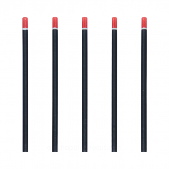 五支黑色鉛筆垂直並排於白色背景。筆桿為純黑色，頂端有亮紅色的塗頭設計，黑紅之間以細微的白環做為視覺銜接，風格簡約現代。