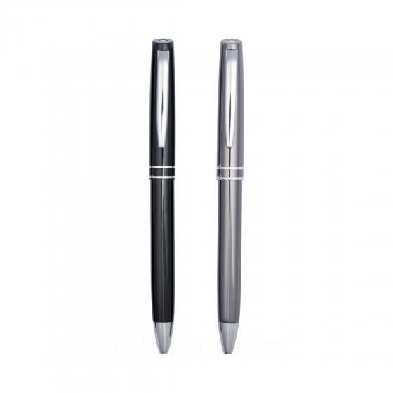 兩支金屬原子筆垂直並排於白色背景。左側為亮黑色筆身，右側為鈦灰色筆身。兩者均配有亮銀色的流線型筆夾、雙銀環裝飾的中環以及錐形銀色筆尖。