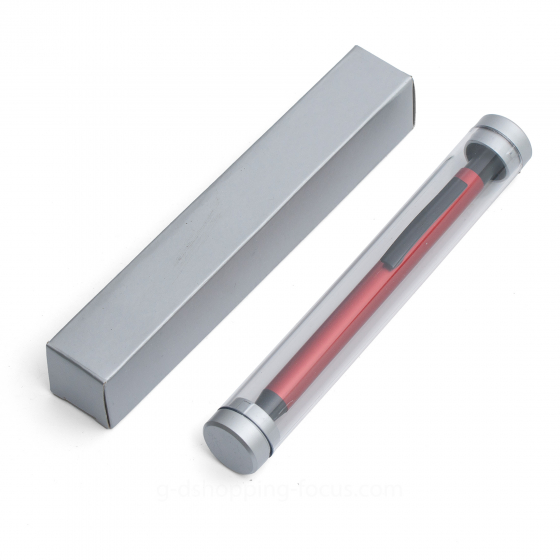 銀色質感長方形包裝盒與透明圓形筆管展示，筆管內裝有一支紅色原子筆，呈現精美文具禮盒組。